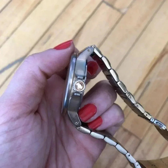 Dkny  watch - Picture 3 of 3